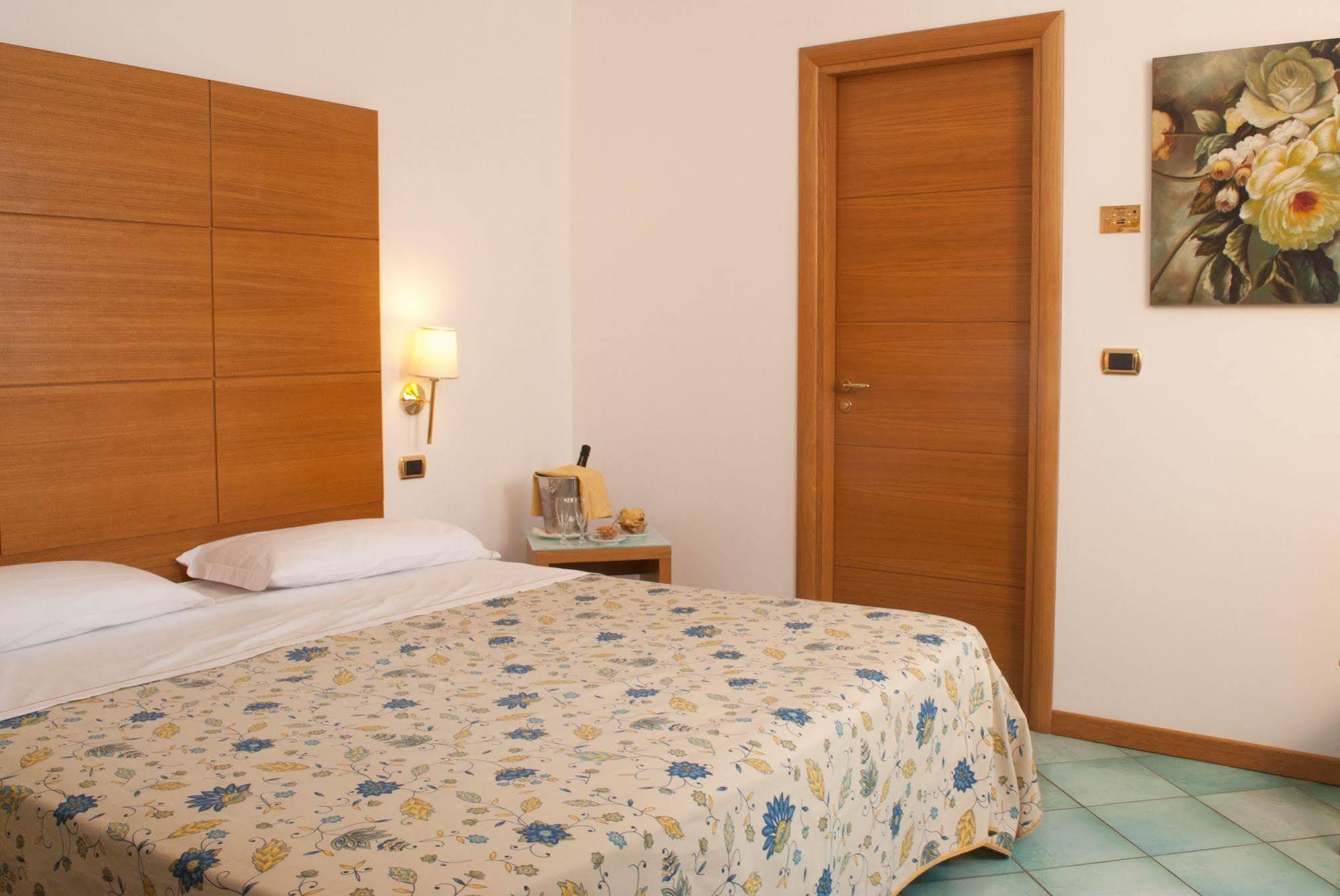 City Hotel Casoria Esterno foto