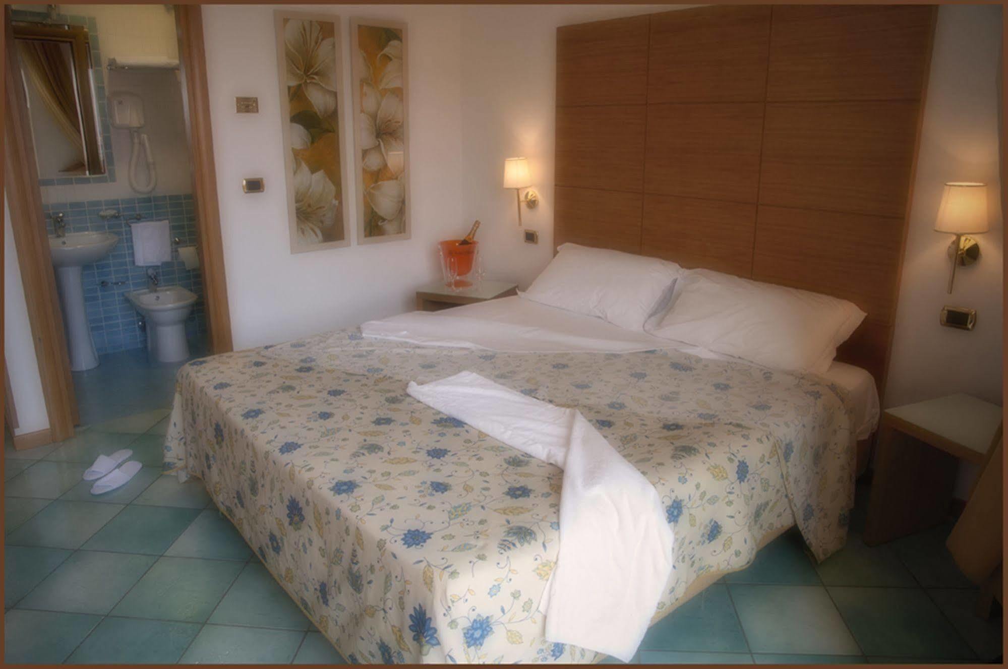 City Hotel Casoria Esterno foto