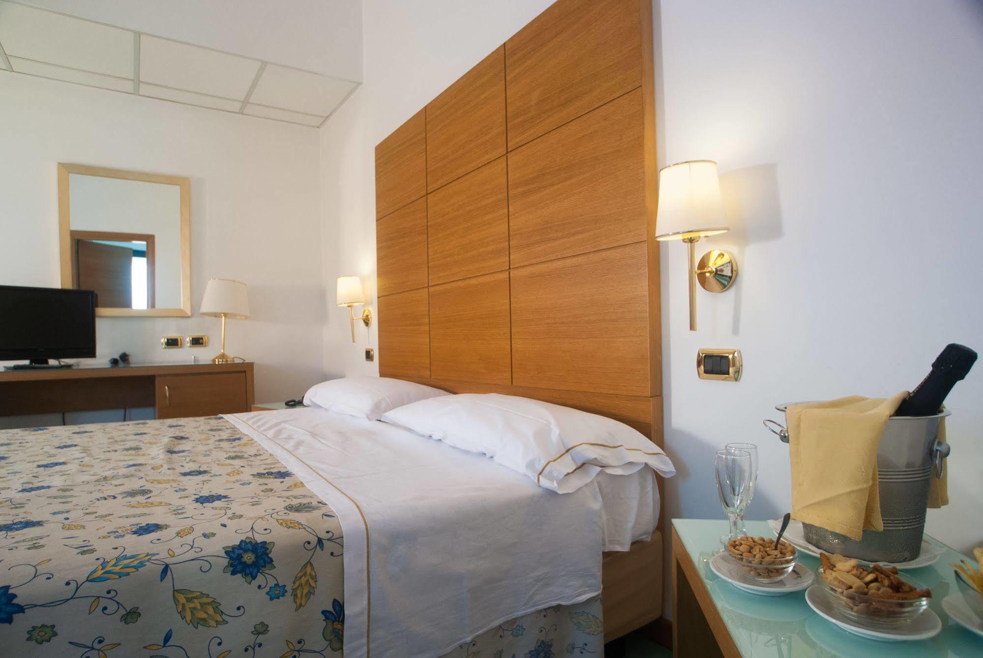 City Hotel Casoria Esterno foto