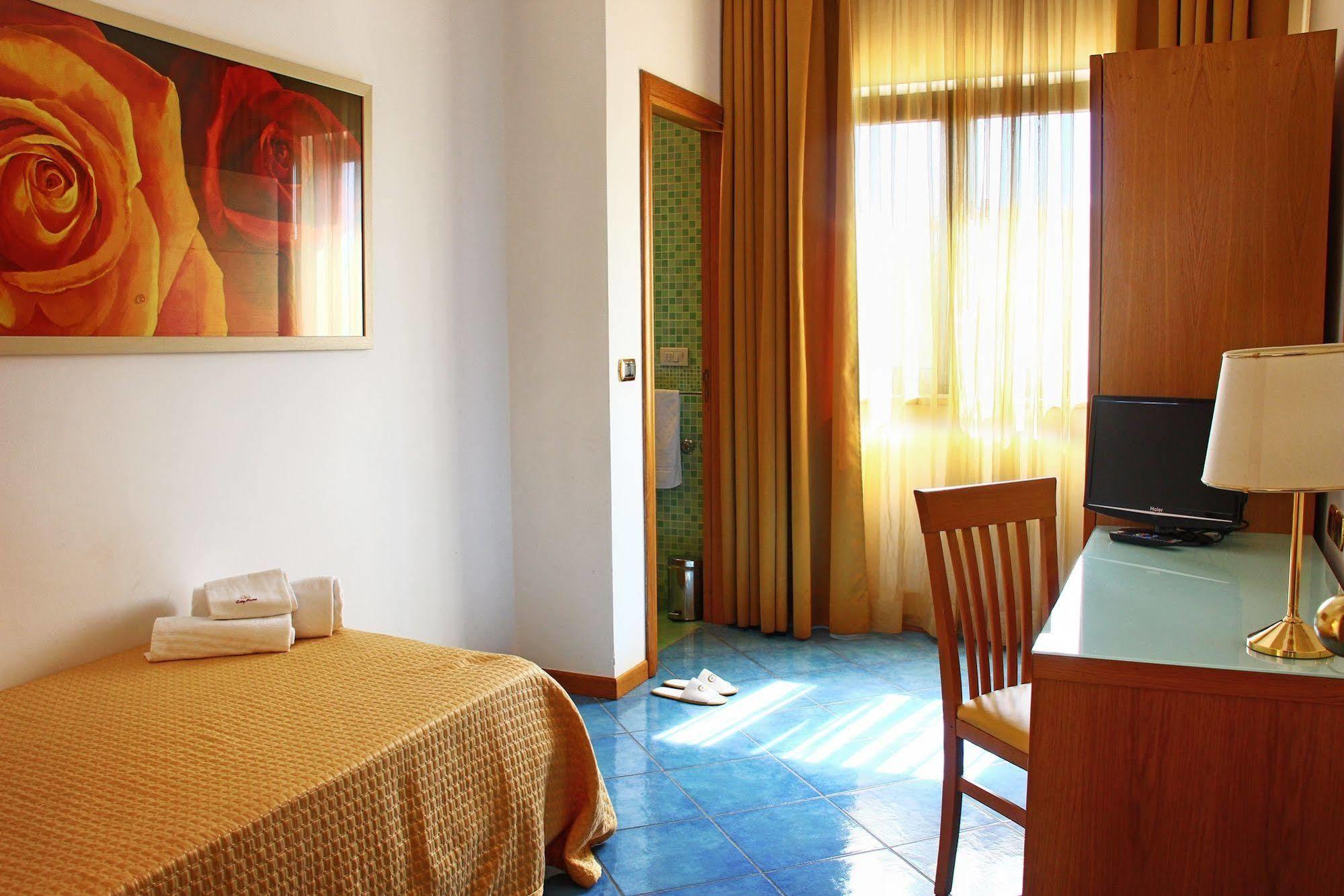 City Hotel Casoria Esterno foto