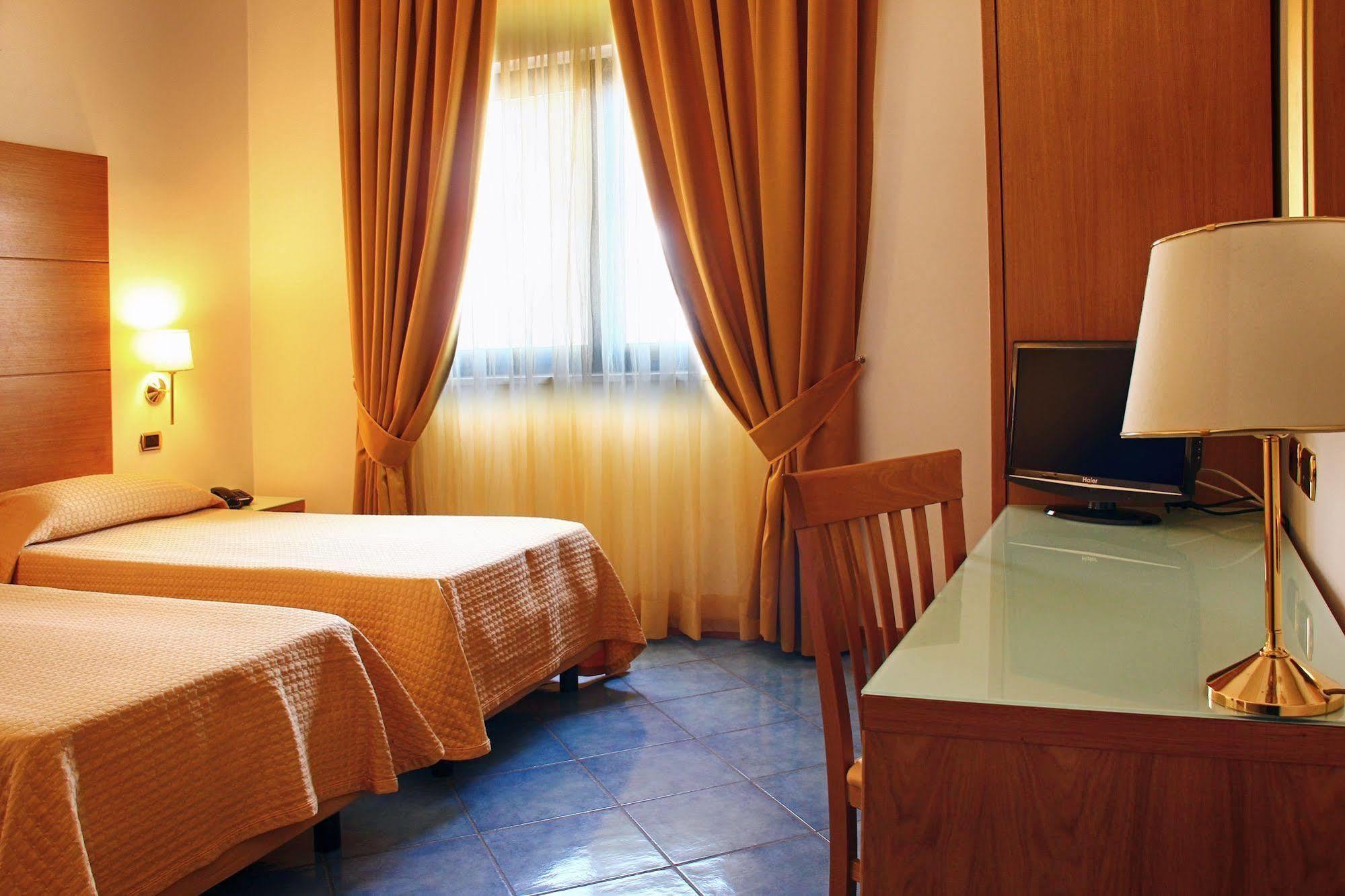 City Hotel Casoria Esterno foto